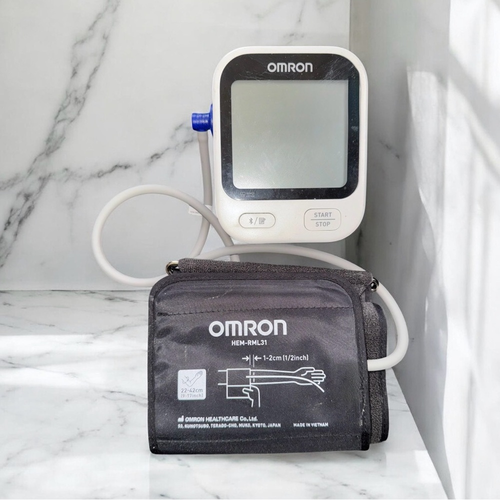 Omron 5 Series upper arm blood pressure monitor